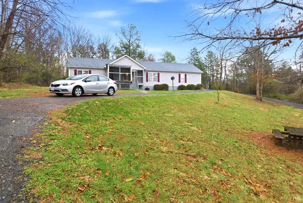 $282,500 | 10406 Richmond Highway, Lynchburg, VA 24504