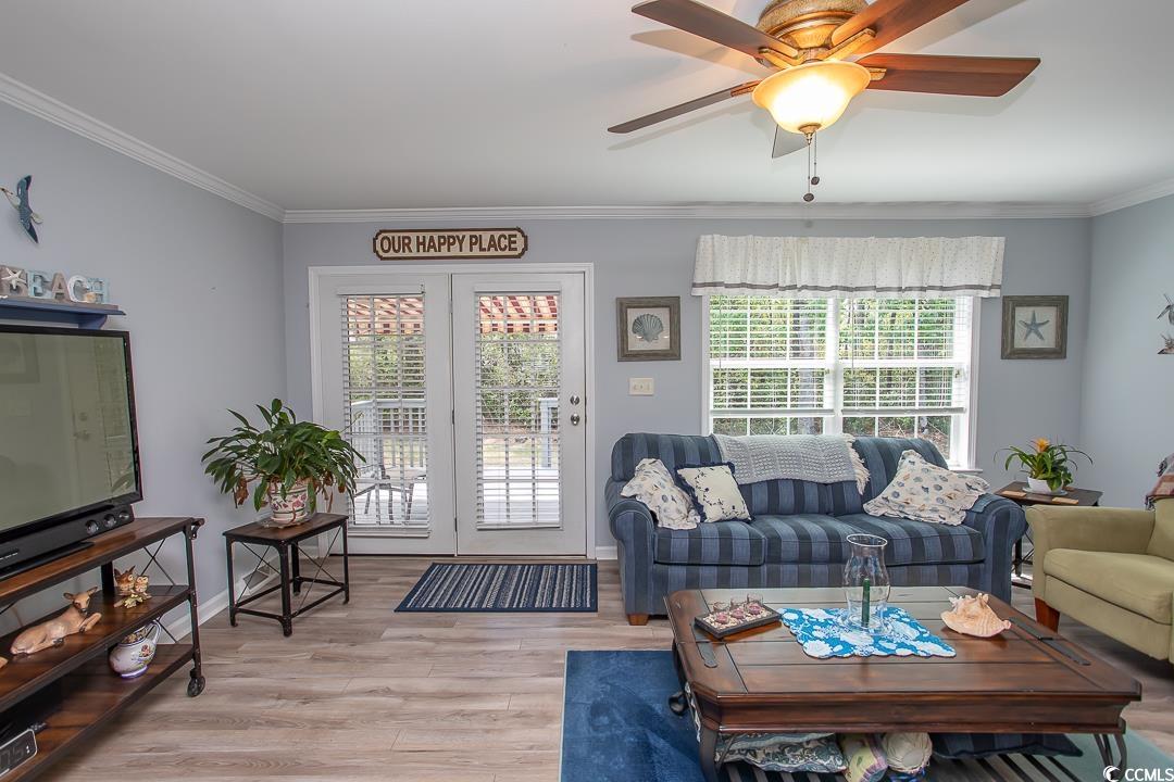 318 Walden Lake Road Conway, SC 29526 - Photo 10 of 33 Living room with a healthy amount of sunlight, cro