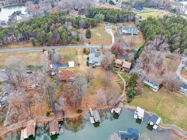 $980,000 | 110 Club House Drive, Moneta, VA 24121