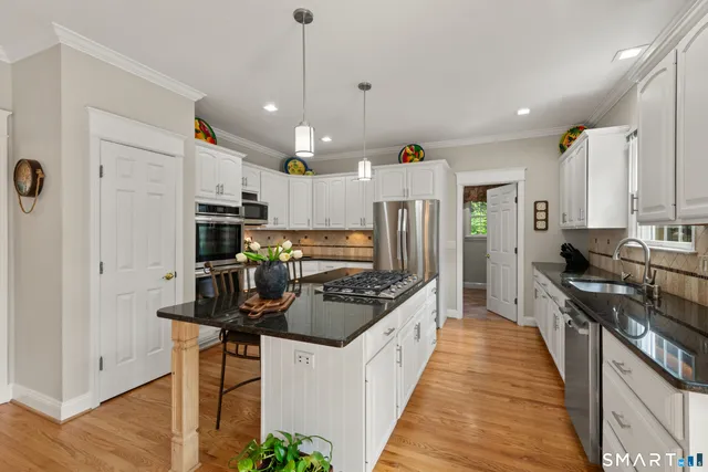 $900,000 | 105 Lake Ridge Road, Southbury, CT 06488