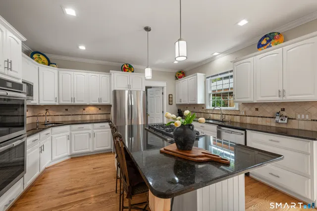 $900,000 | 105 Lake Ridge Road, Southbury, CT 06488