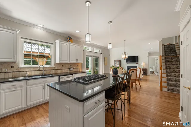 $900,000 | 105 Lake Ridge Road, Southbury, CT 06488