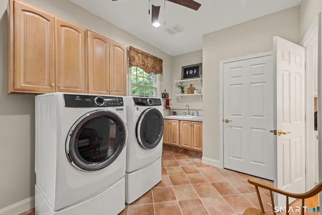 $900,000 | 105 Lake Ridge Road, Southbury, CT 06488