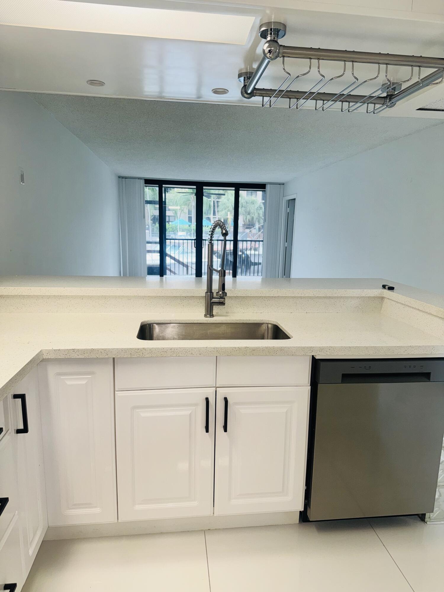 9 Royal Palm Way, Unit 102 Boca Raton, FL 33432 - Photo 5 of 29 Kitchen