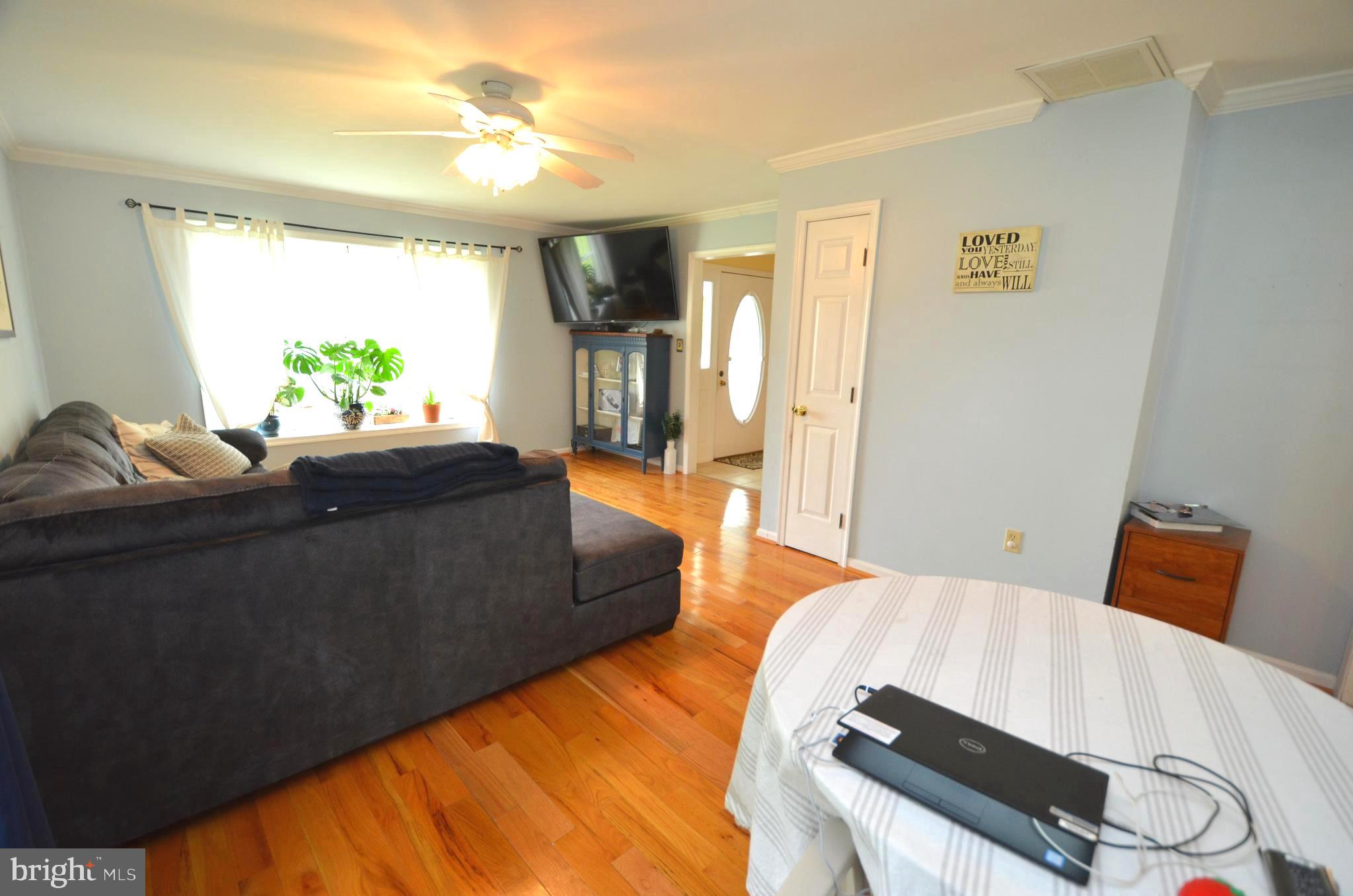 1527 Snug Harbor Road Shady Side, MD 20764 - Photo 11 of 39 Living room
