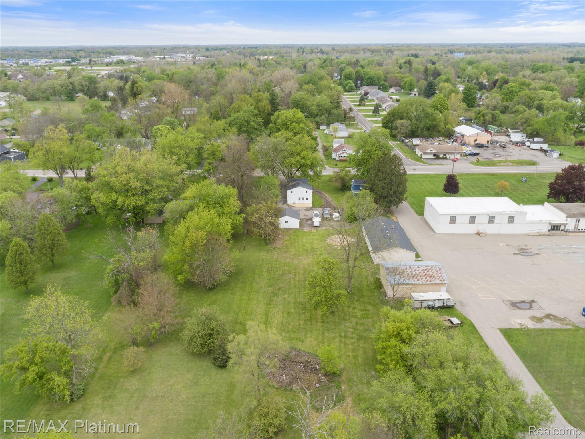 6116 Lapeer Road Burton, MI 48509 - Photo 27 of 30 6116 Lapeer19.JPG