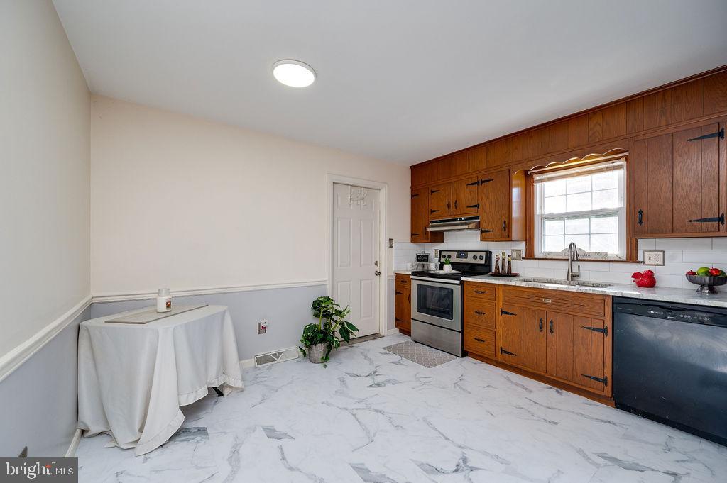 2106 Buckman Avenue Reading, PA 19610 - Photo 4 of 37 Gallery Image 4