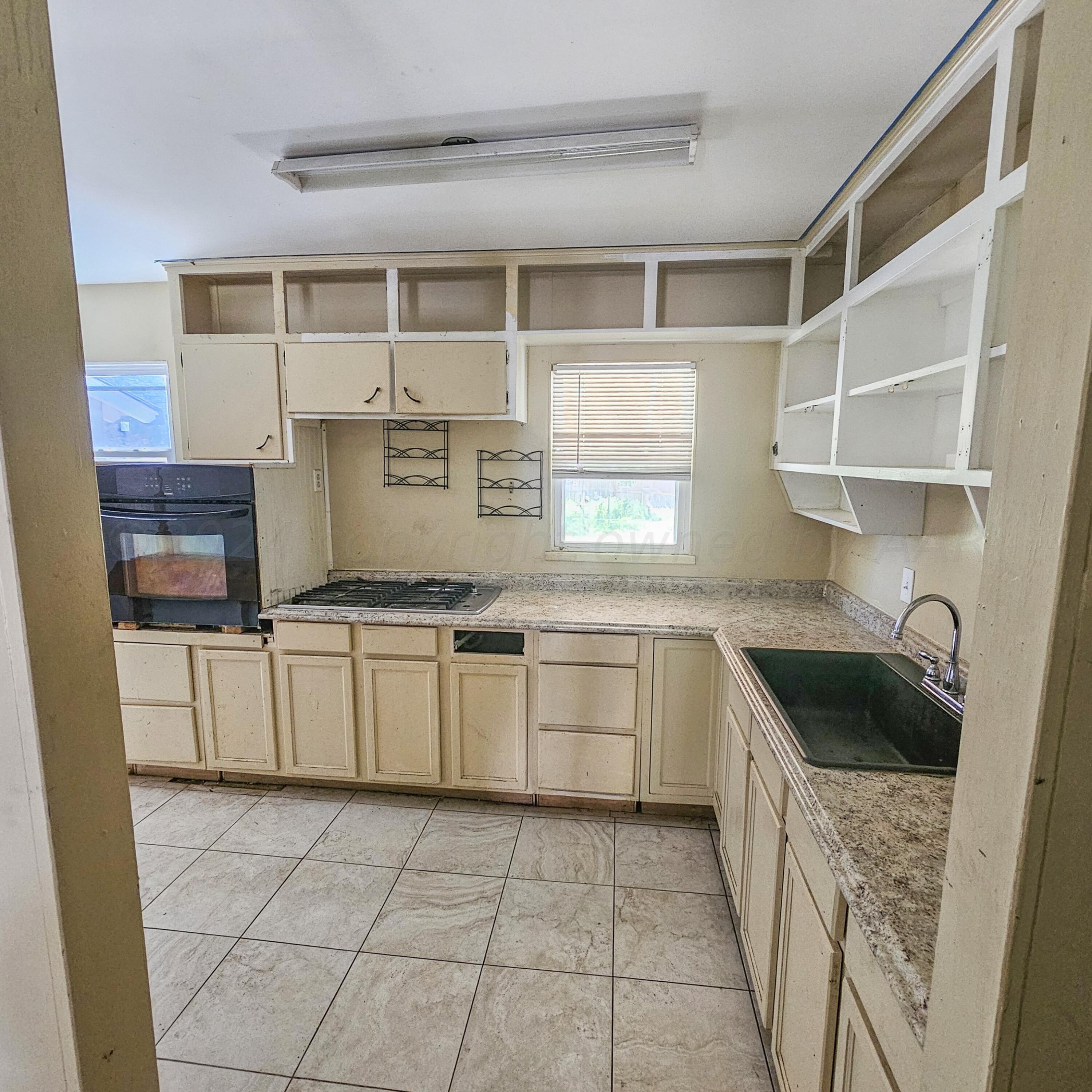 5125 South Bonham Street Amarillo, TX 79110 - Photo 4 of 13 20240605_114944