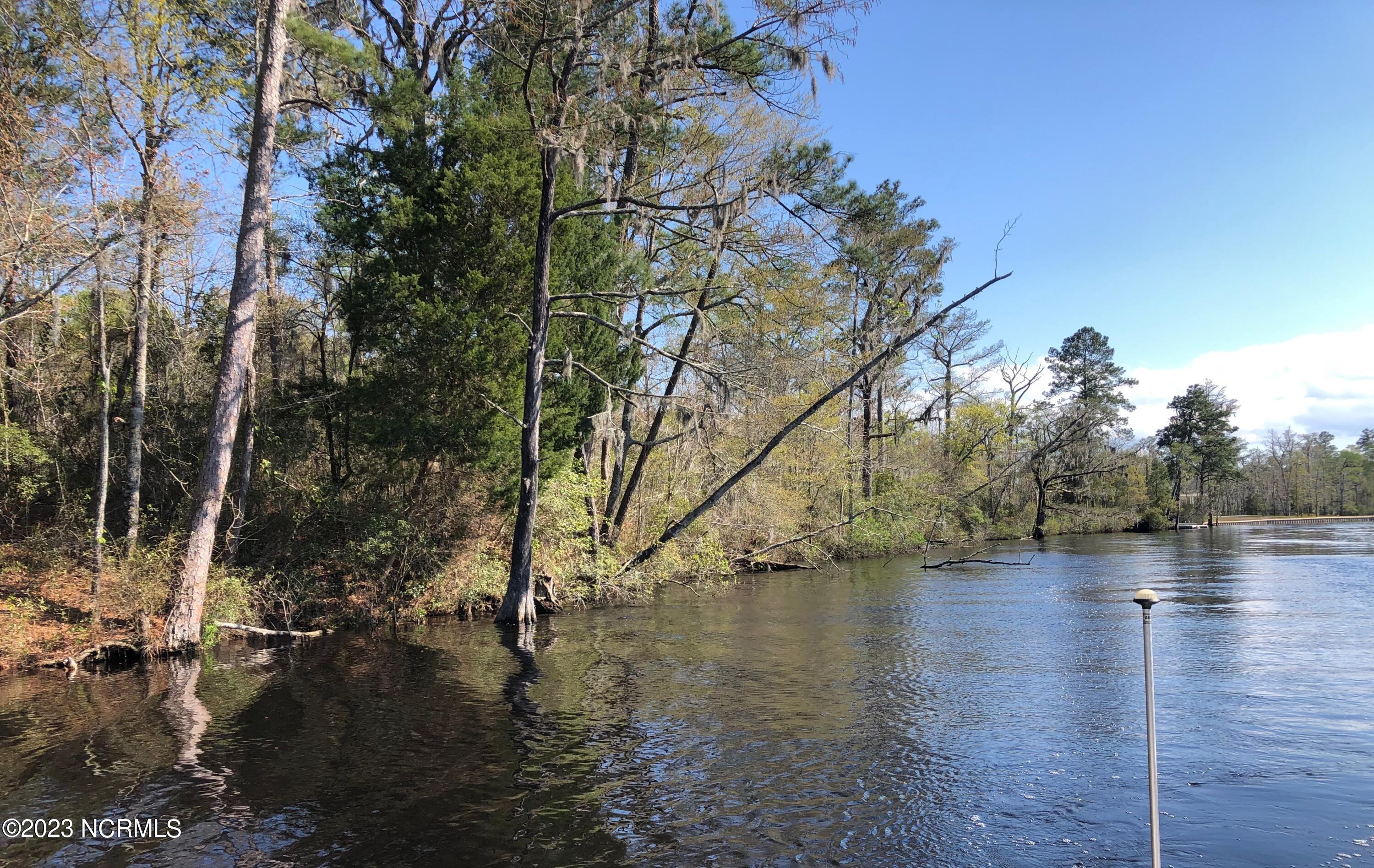 19 Old Airport Road New Bern, NC 28562 - Photo 4 of 12 Waterfront #3