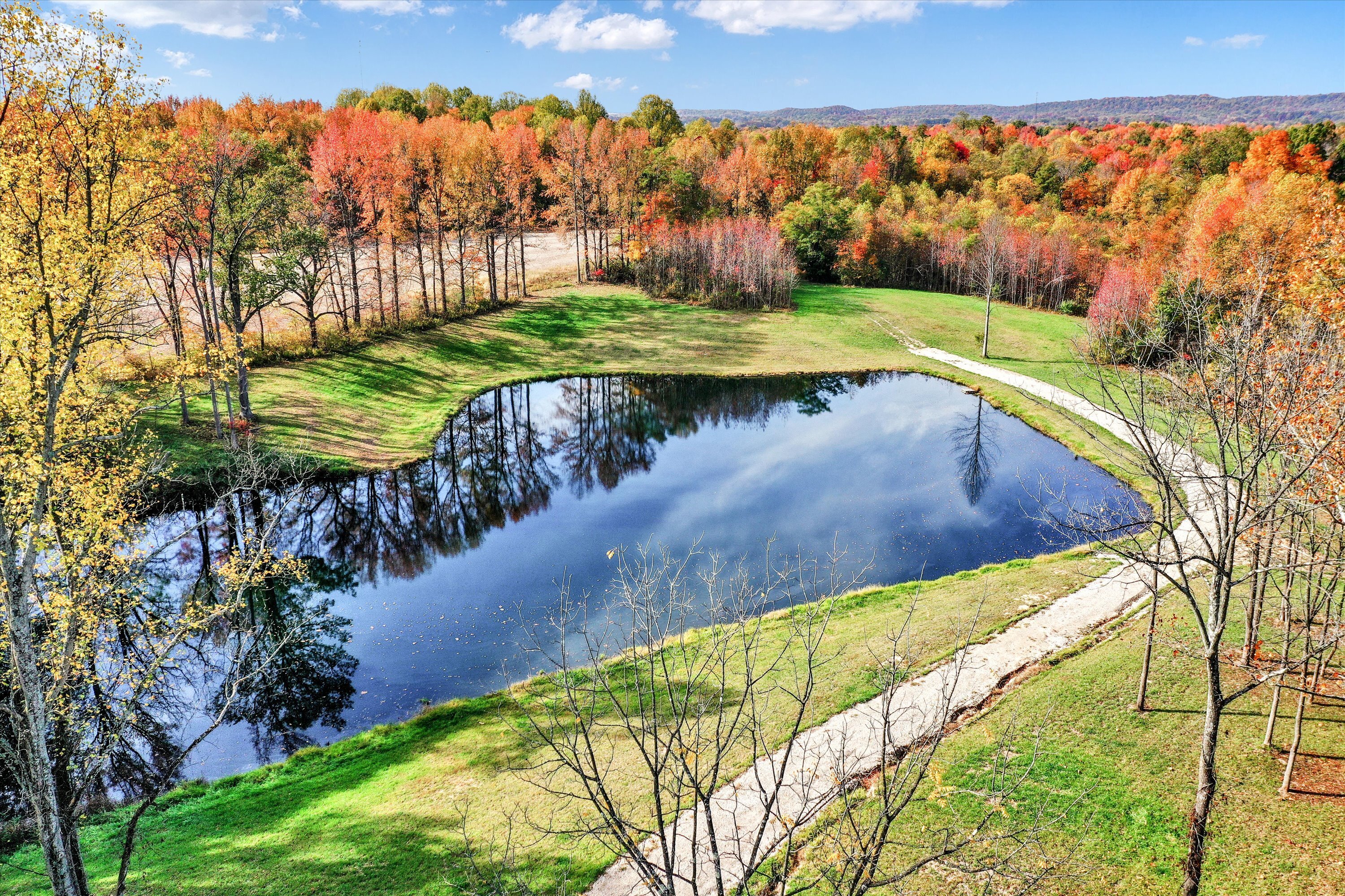 5585 West Carr Hill Road Columbus, IN 47201 - Photo 4 of 17
