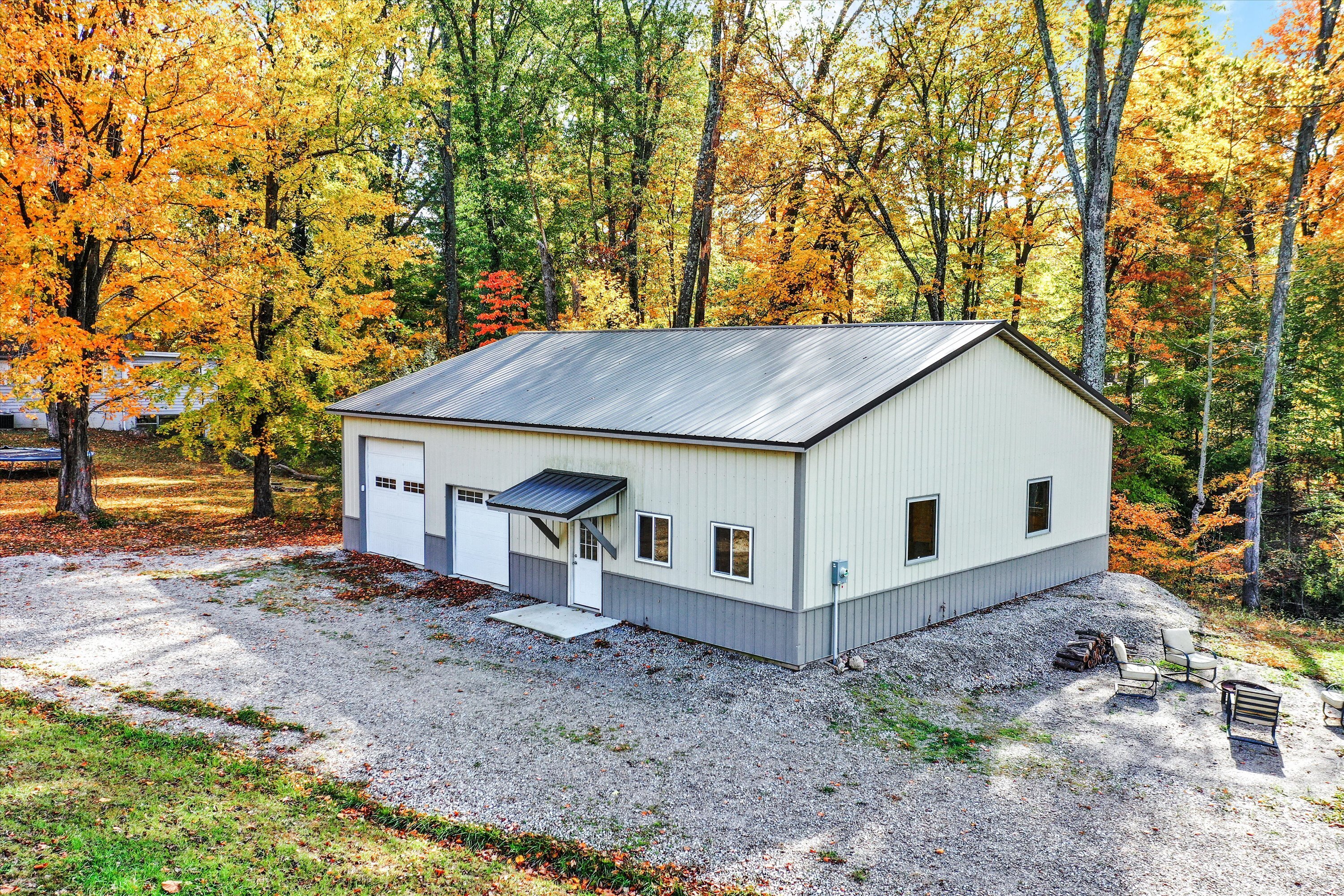 5585 West Carr Hill Road Columbus, IN 47201 - Photo 9 of 17