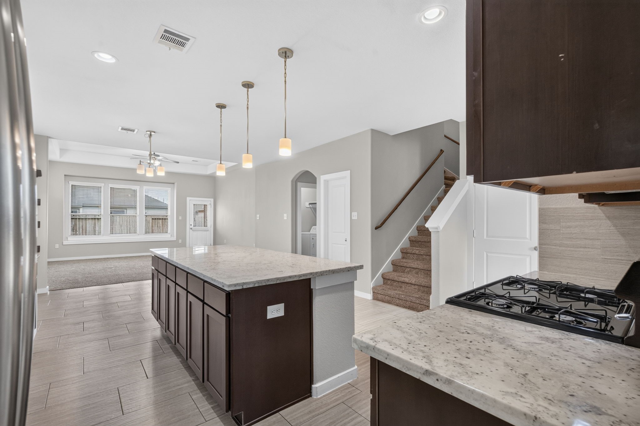 6915 Rosemont Court Rosharon, TX 77583 - Photo 10 of 46 Gallery Image 10
