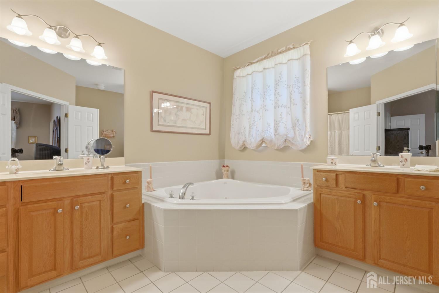 16 Barbaras Way Jackson, NJ 08527 - Photo 25 of 40