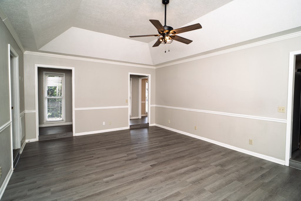 2 Labrador Court Columbus, GA 31909 - Photo 14 of 32 Living Room/Foyer