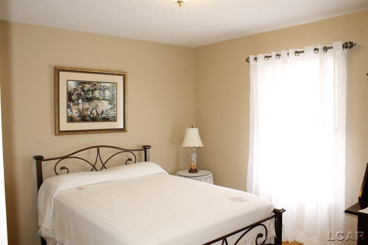588 Ridge Lane Tecumseh, MI 49286 - Photo 18 of 29 31371856-17.JPG