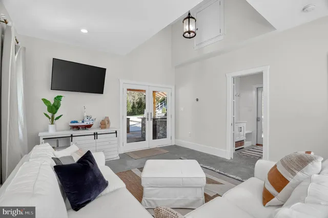 $2,670,000 | 7652 Greendell Lane, Highland, MD 20777