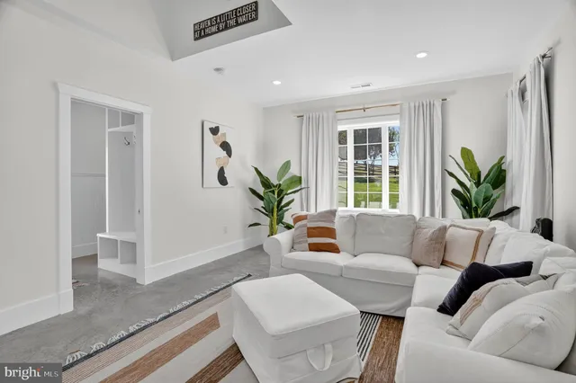 $2,670,000 | 7652 Greendell Lane, Highland, MD 20777