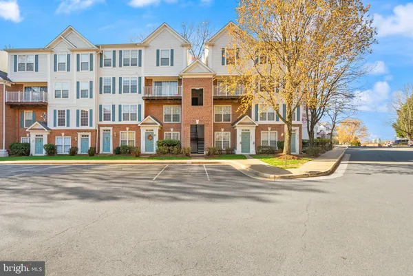 $2,500 | 12739 Fair Crest Court, Unit 301, Fairfax, VA 22033