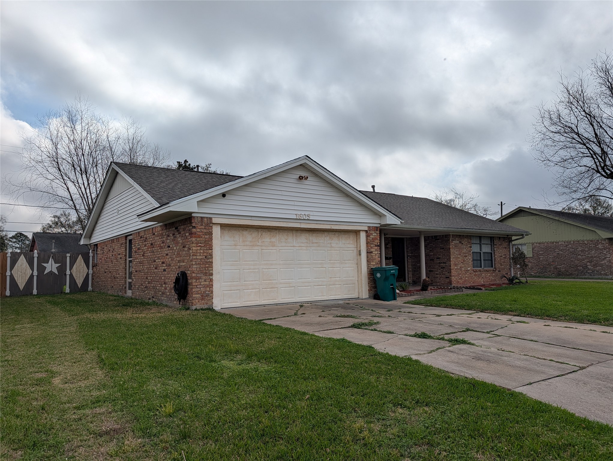 1605 Ruella Lane Pasadena, TX 77502 - Photo 2 of 17