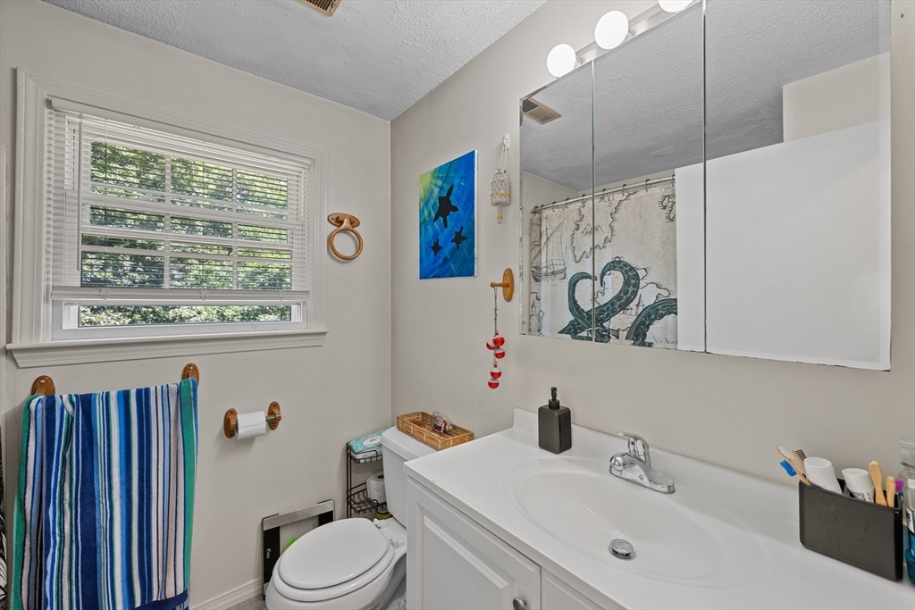 607-609 Flat Hill Road Lunenburg, MA 01462 - Photo 11 of 42