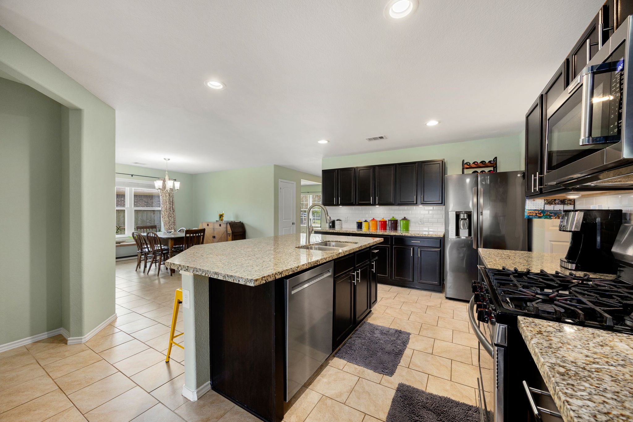 2627 Ski Lodge Drive Spring, TX 77373 - Photo 7 of 30 a kitchen with lots of counter top space and appliances