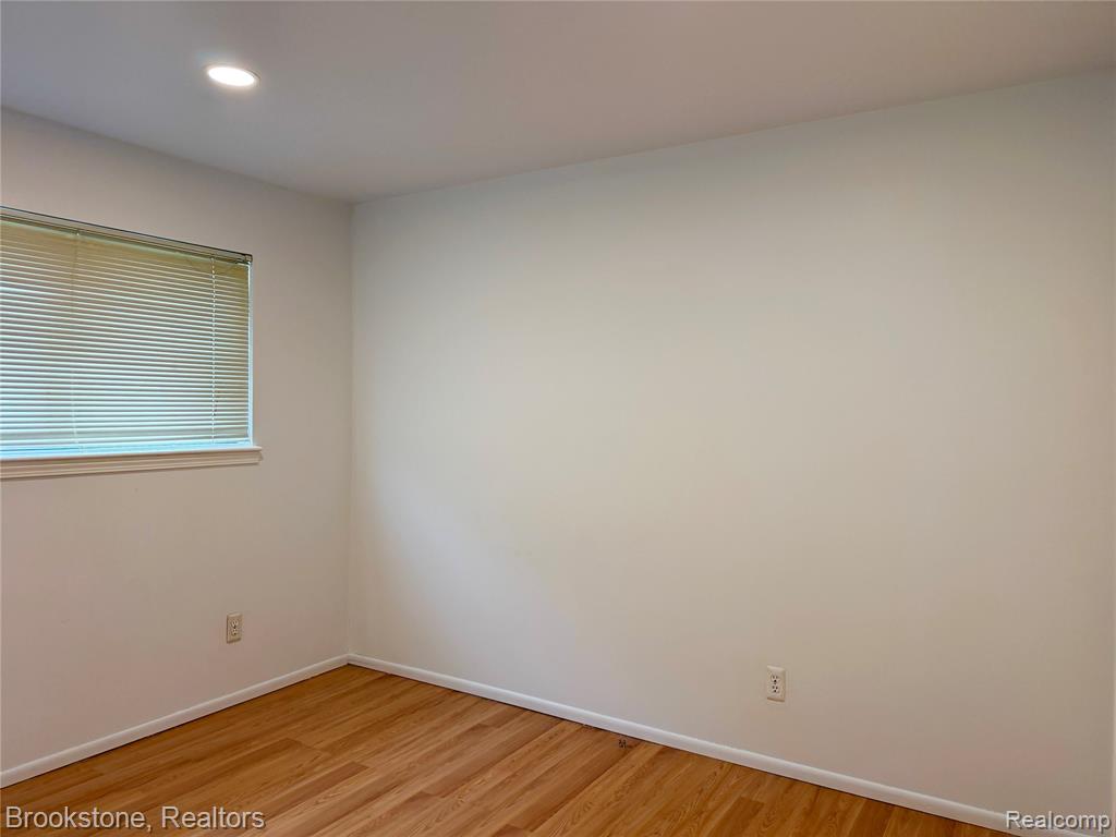 8401 18 18 Mile Road, Unit 196 Sterling Heights, MI 48313 - Photo 7 of 16