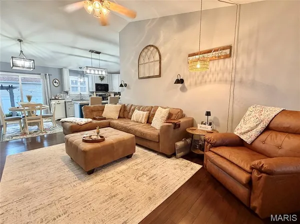 $294,700 | 113 Joe D Drive, Jonesburg, MO 63351