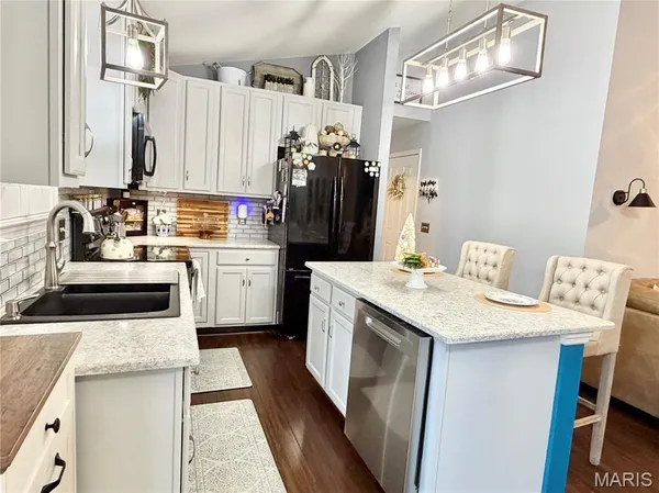 $294,700 | 113 Joe D Drive, Jonesburg, MO 63351