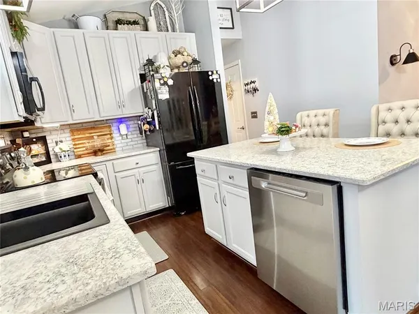 $294,700 | 113 Joe D Drive, Jonesburg, MO 63351
