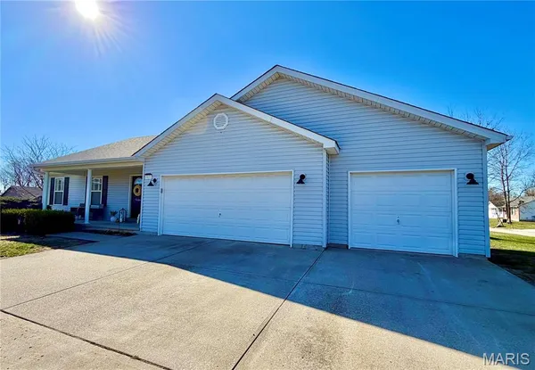 $294,700 | 113 Joe D Drive, Jonesburg, MO 63351