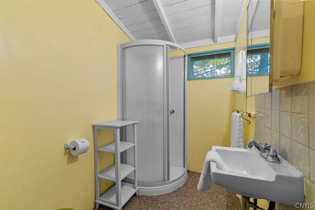 120 Ridings Drive Niles, NY 13077 - Photo 16 of 26 Bathroom