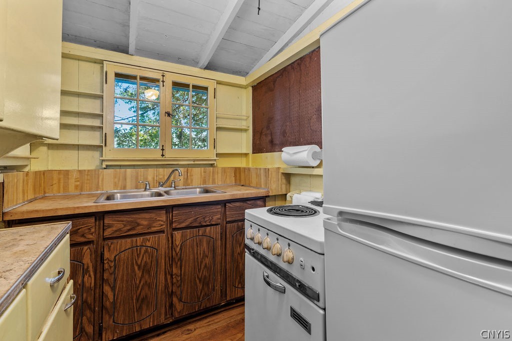 120 Ridings Drive Niles, NY 13077 - Photo 10 of 26 Kitchen