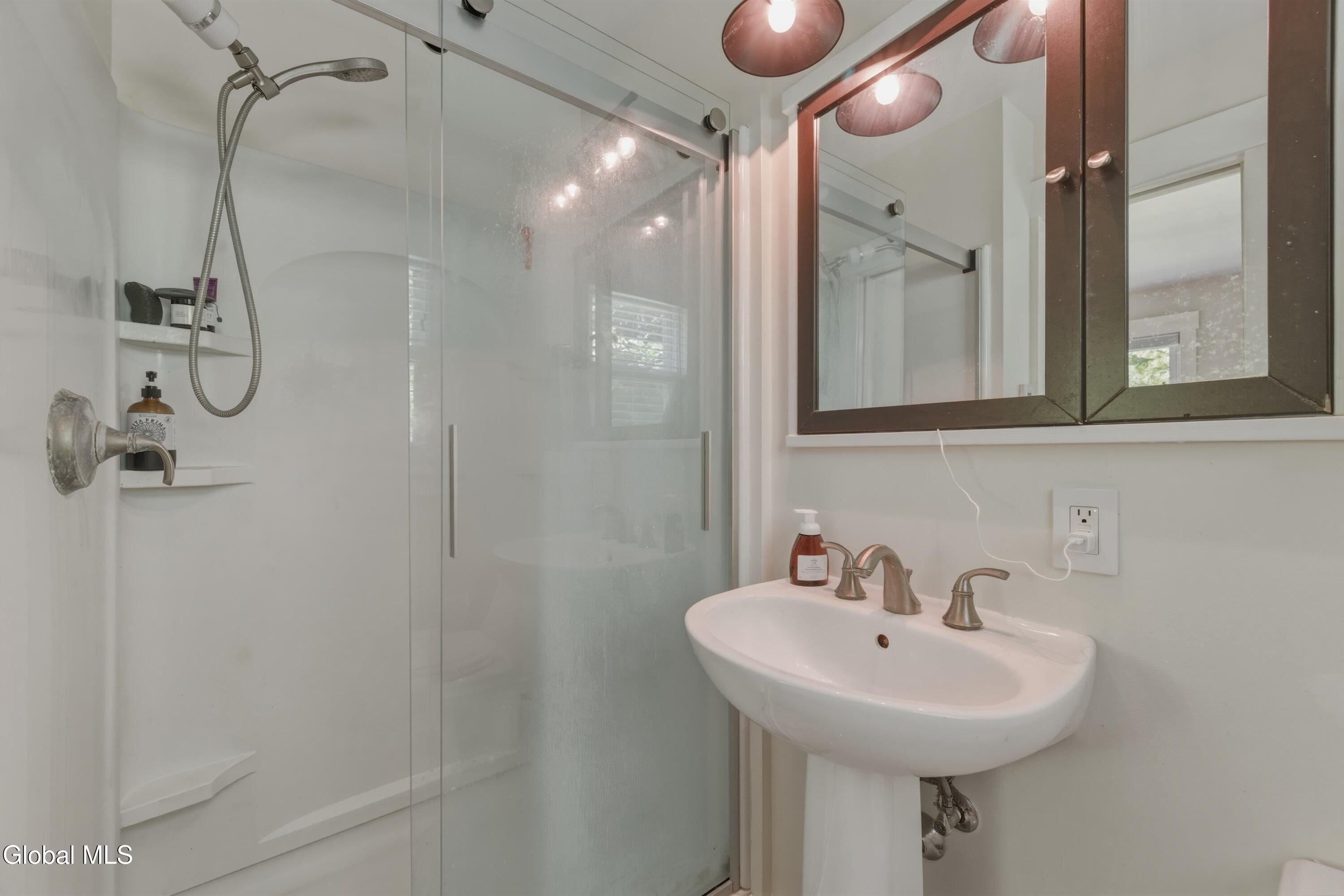 704 Tanner Road Clifton Park, NY 12065 - Photo 28 of 40 25