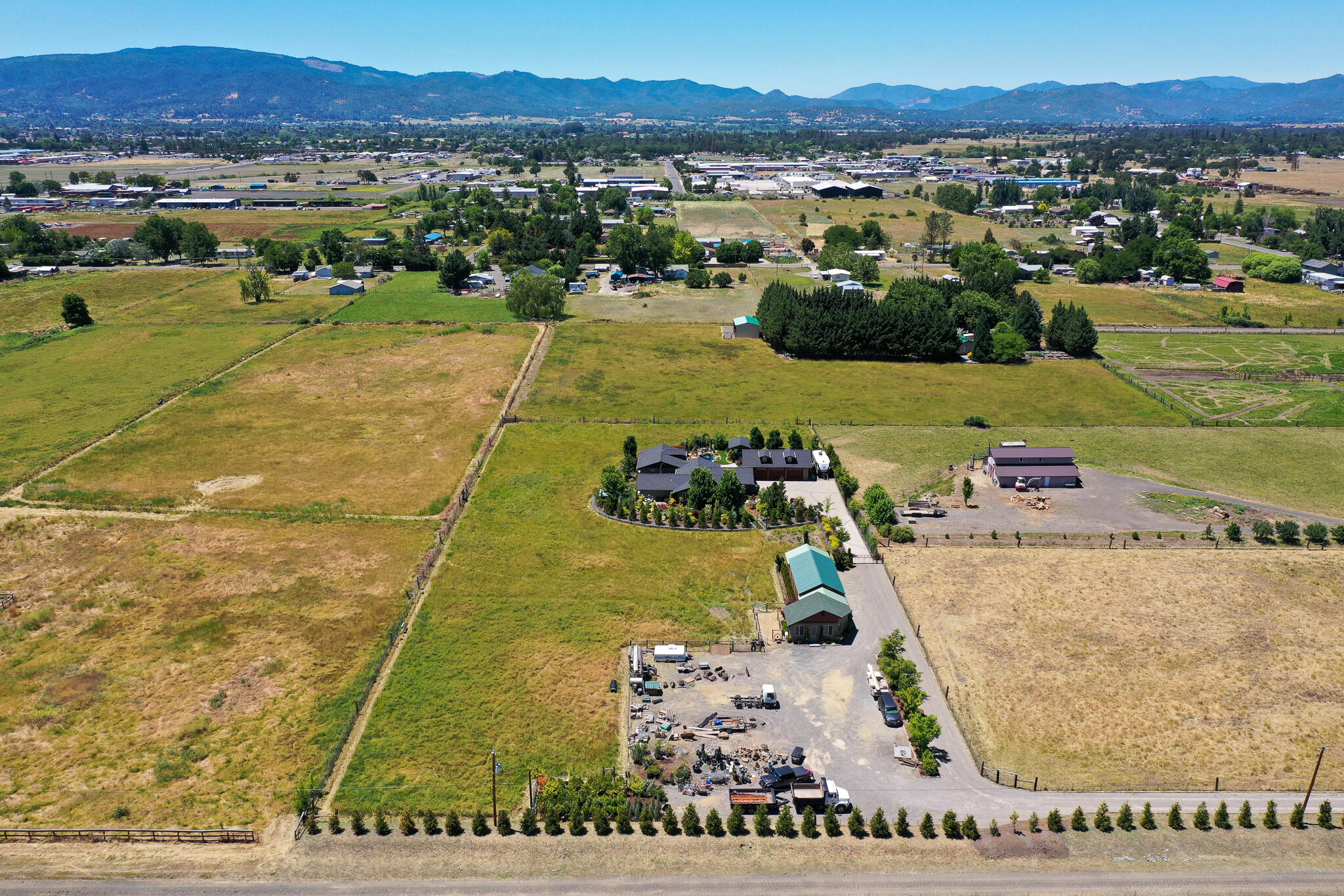 998 West Justice Road Central Point, OR 97502 - Photo 7 of 61 DJI_0937