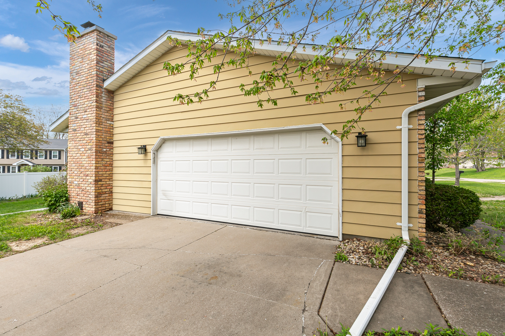 3503 32nd Street Moline, IL 61265 - Photo 5 of 32 a view of a garage