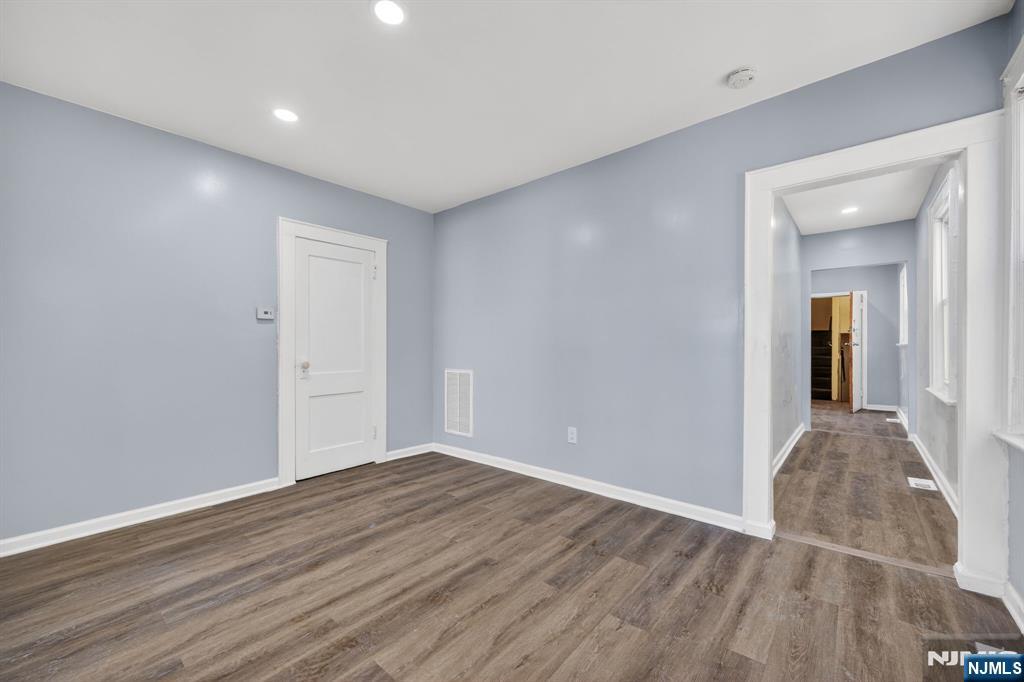 134 Dewey Street Newark, NJ 07112 - Photo 4 of 25