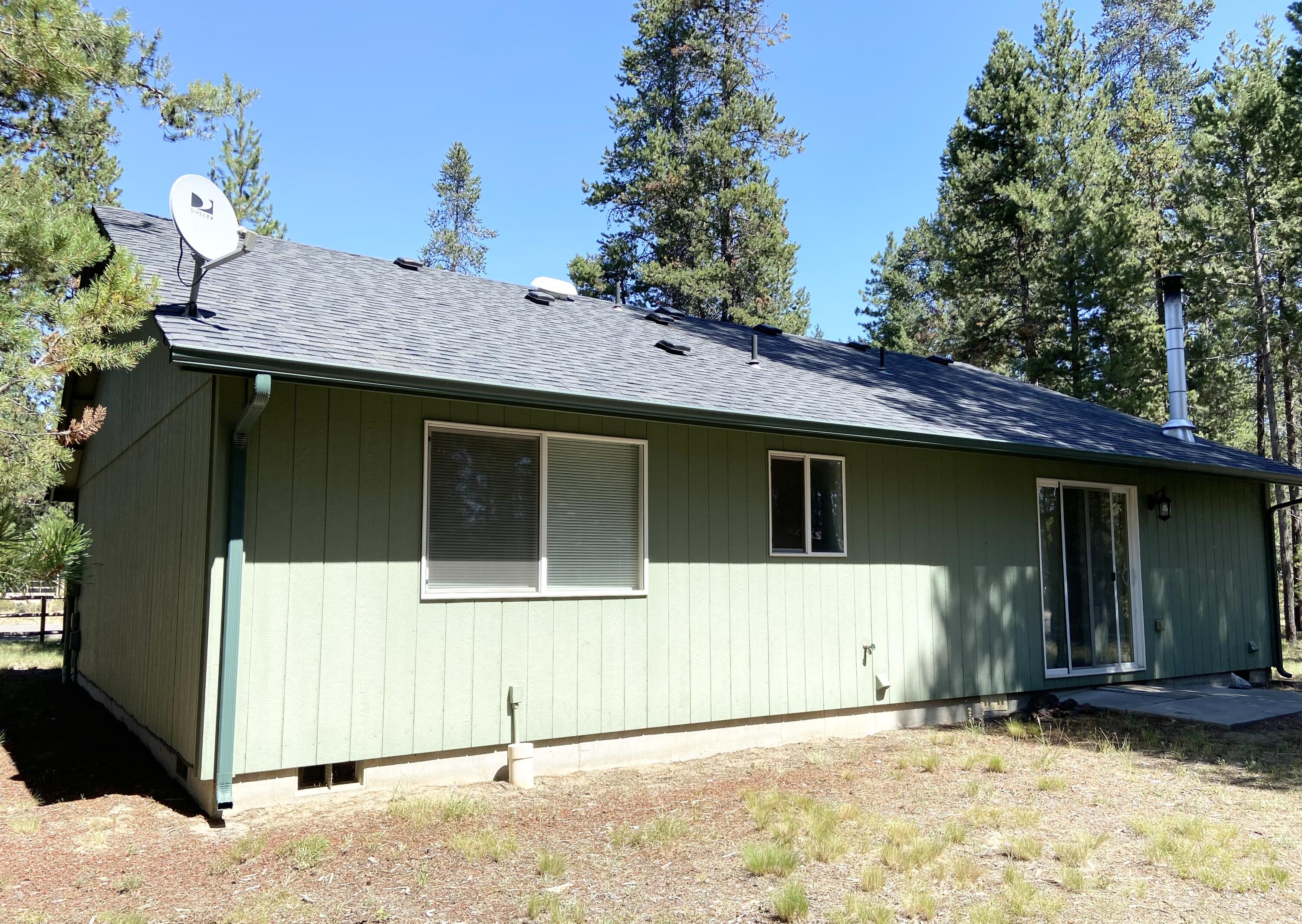 17205 Kingsburg Road Bend, OR 97707 - Photo 4 of 14 Back