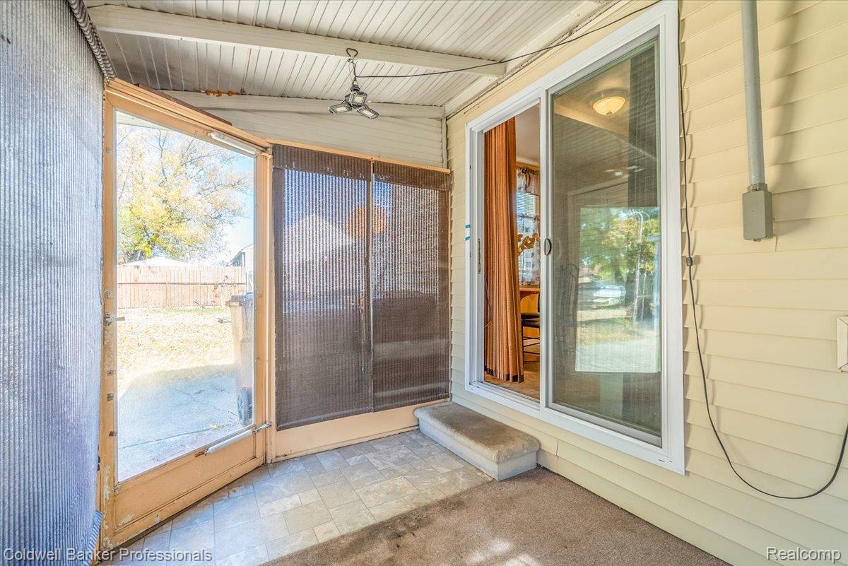 3582 Swanson Street Wayne, MI 48184 - Photo 22 of 30 View of unfurnished sunroom