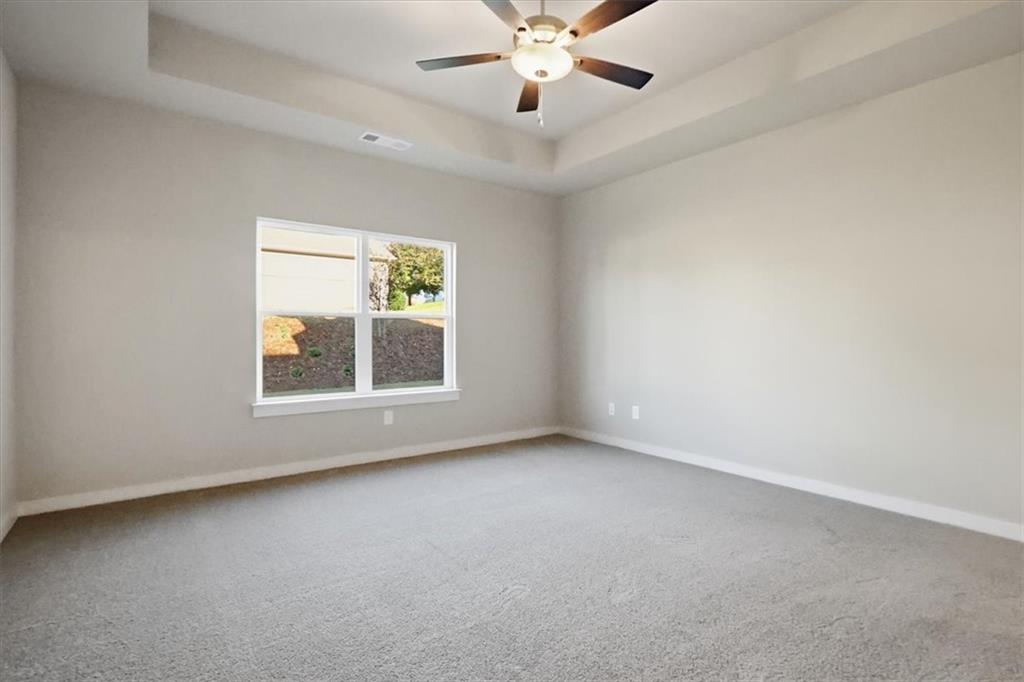 4057 Links Boulevard Jefferson, GA 30549 - Photo 29 of 58 an empty room with a window