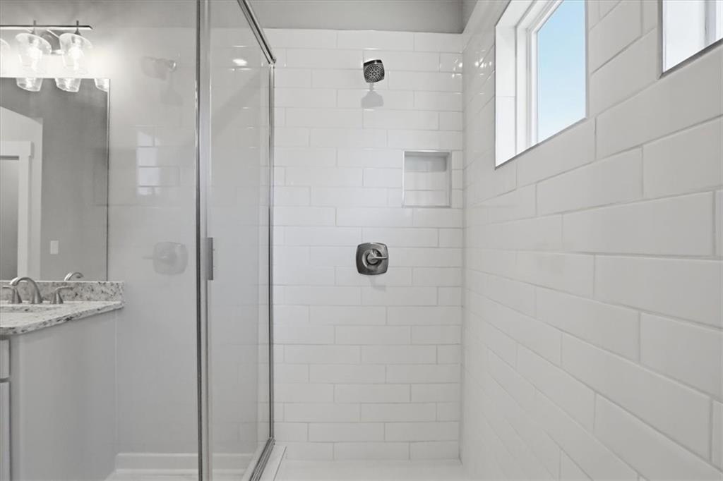 4057 Links Boulevard Jefferson, GA 30549 - Photo 36 of 58 a bathroom with a mirror