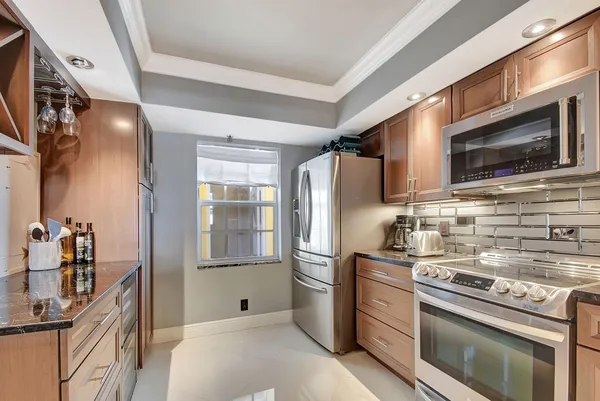 $2,900 | 300 John F Kennedy Drive, Unit PH8, Atlantis, FL 33462