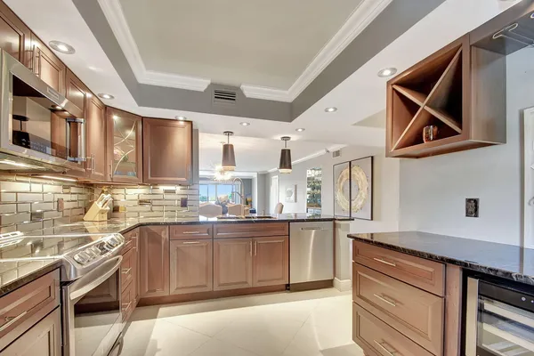 $2,900 | 300 John F Kennedy Drive, Unit PH8, Atlantis, FL 33462