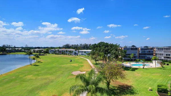 $2,900 | 300 John F Kennedy Drive, Unit PH8, Atlantis, FL 33462