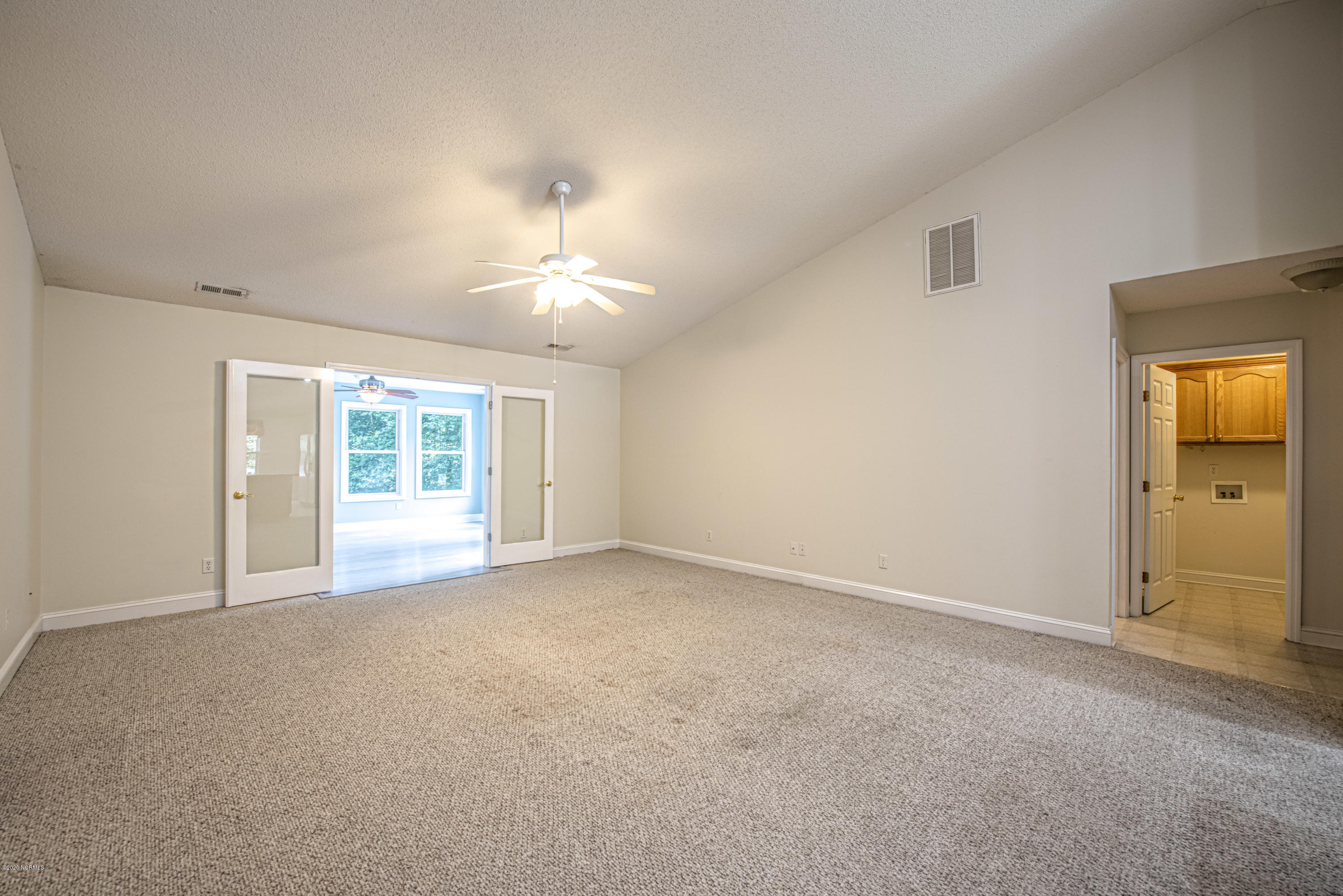 3908 Yarmouth Road New Bern, NC 28562 - Photo 3 of 37 Living Room
