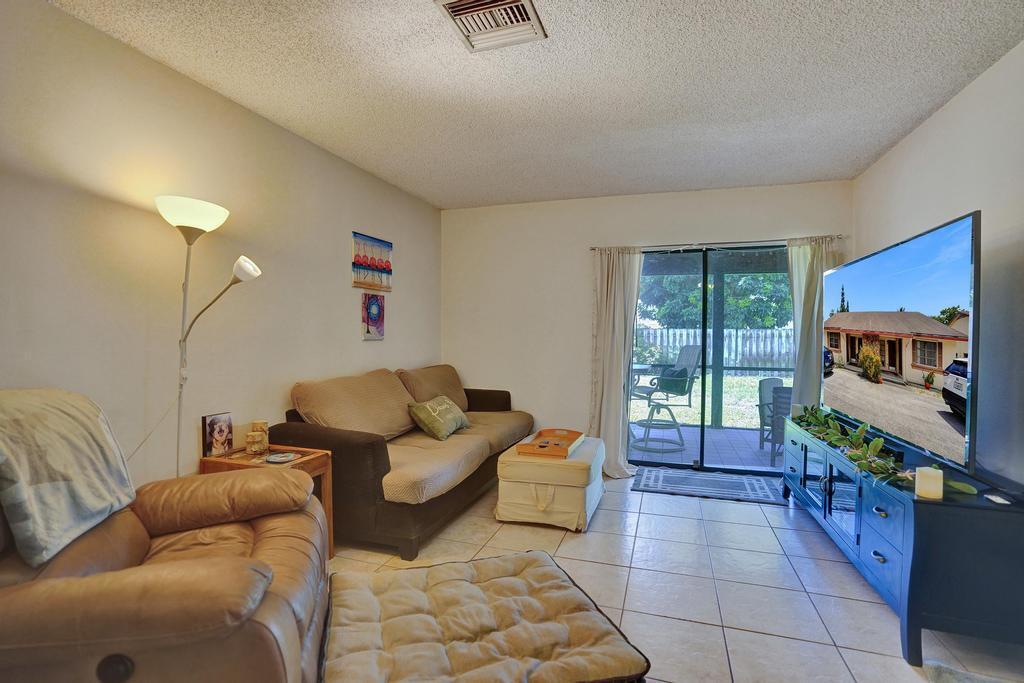 230 Southwest 1st Street Boca Raton, FL 33432 - Photo 31 of 62 DSC00080