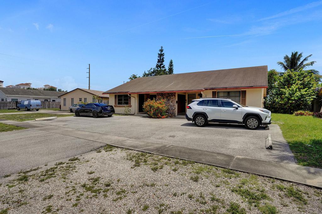 230 Southwest 1st Street Boca Raton, FL 33432 - Photo 8 of 62 DSC00143