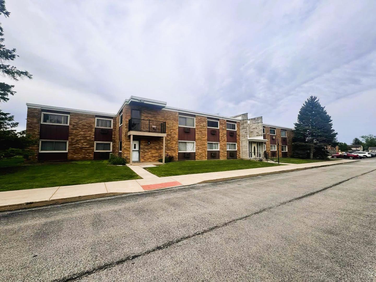 1313 Rebecca Road, Unit 209 Lombard, IL 60148 - Photo 2 of 26