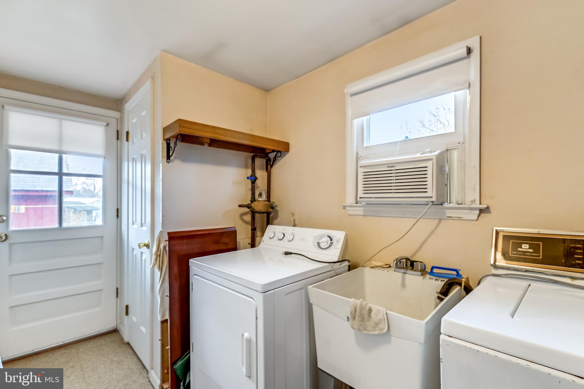 11418 Mapleview Drive Silver Spring, MD 20902 - Photo 28 of 44 a utility room with dryer and washer