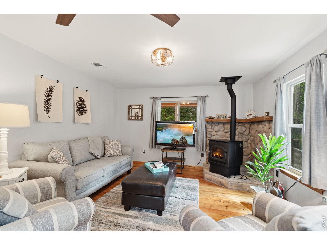 36917 Poudre Canyon Road Bellvue, CO 80512 - Photo 14 of 46 Cozy living room