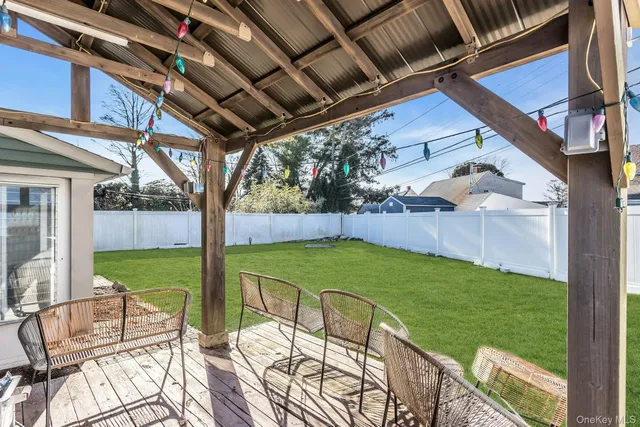 $949,999 | 38 Fireplace Lane, Hicksville, NY 11801